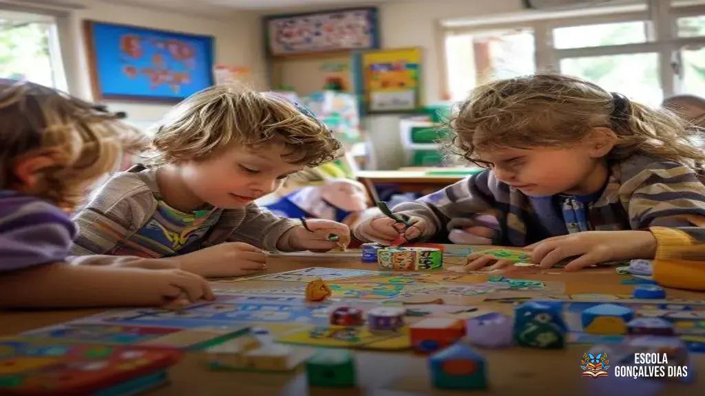  Atividades com tabuleiros, cartas, dados e materiais recicláveis